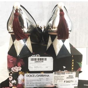 Dolce & Gabbana. Soooooo different. Full of colors, original box No returns